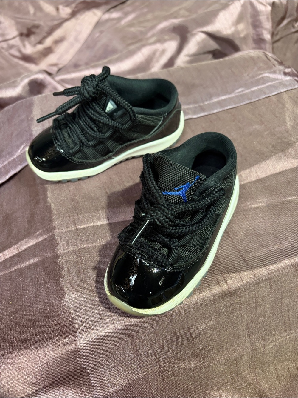 Jordan Toddler Black and Blue Low-Top Sneakers